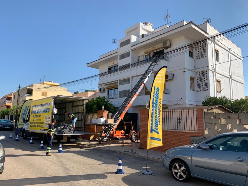 Movers with elevator Mudanzas con elevador en Palma de Mallorca